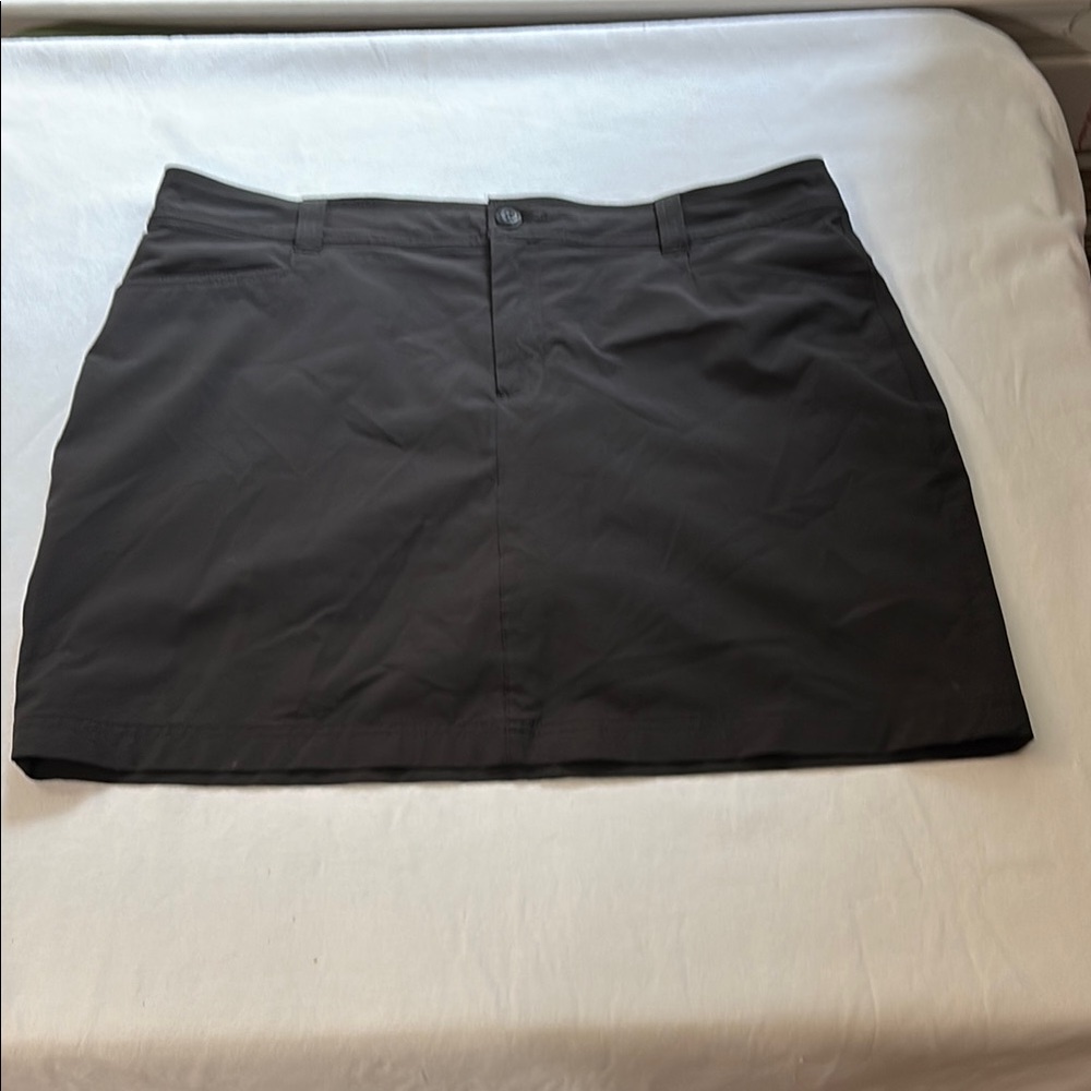 Eddie Bauer Women's Classic Black Skirt/with shorts under - size 14